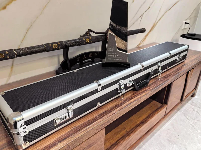 腰横秋水雁翎刀!恭喜CW获得极限之地2025冠军!